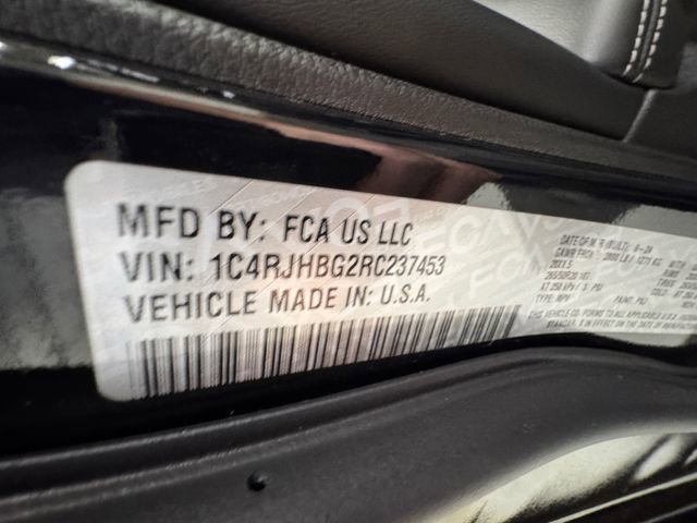 Used 2024 Jeep Grand Cherokee Limited w/ Black Appearance Package image 27