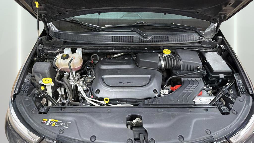 Used 2023 Chrysler Pacifica Touring-L image 28