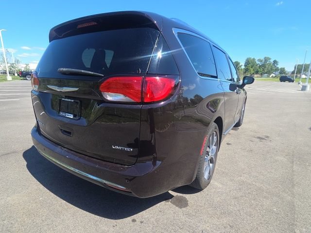 Used 2017 Chrysler Pacifica Limited w/ UConnect Theater Package FWD image 7
