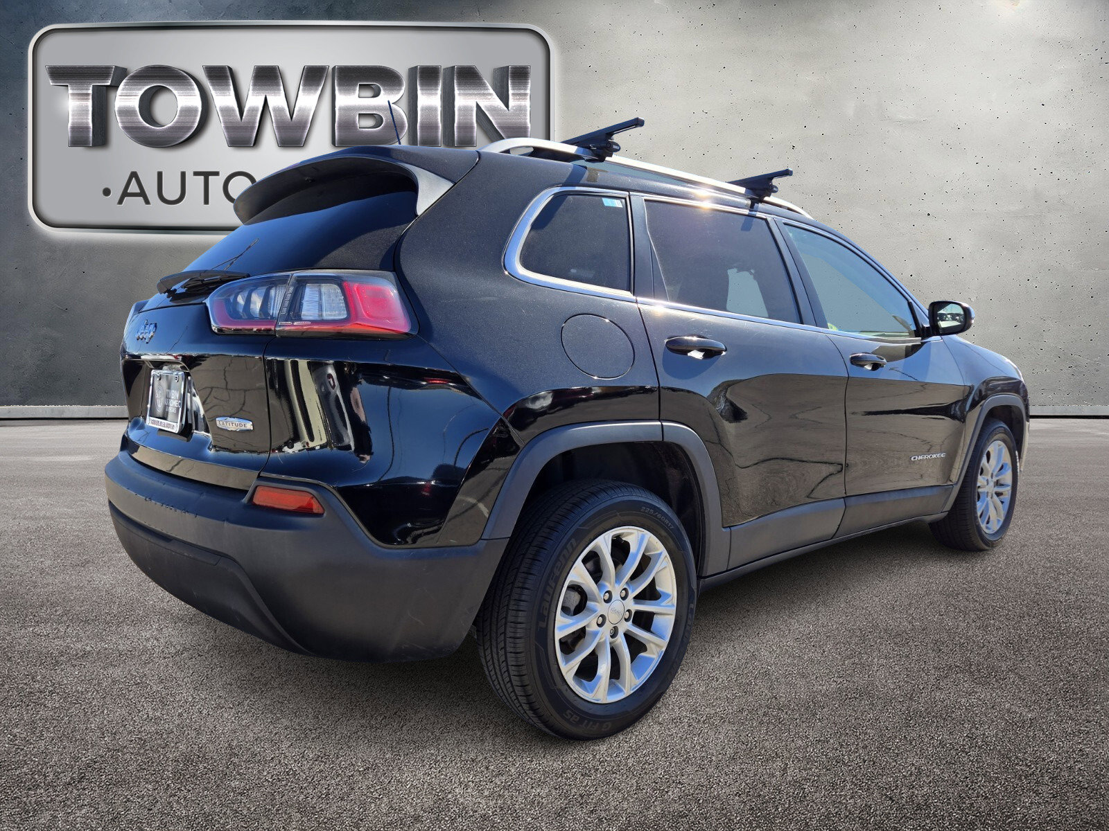 Used 2019 Jeep Cherokee Latitude w/ Popular Appearance Group FWD image 4