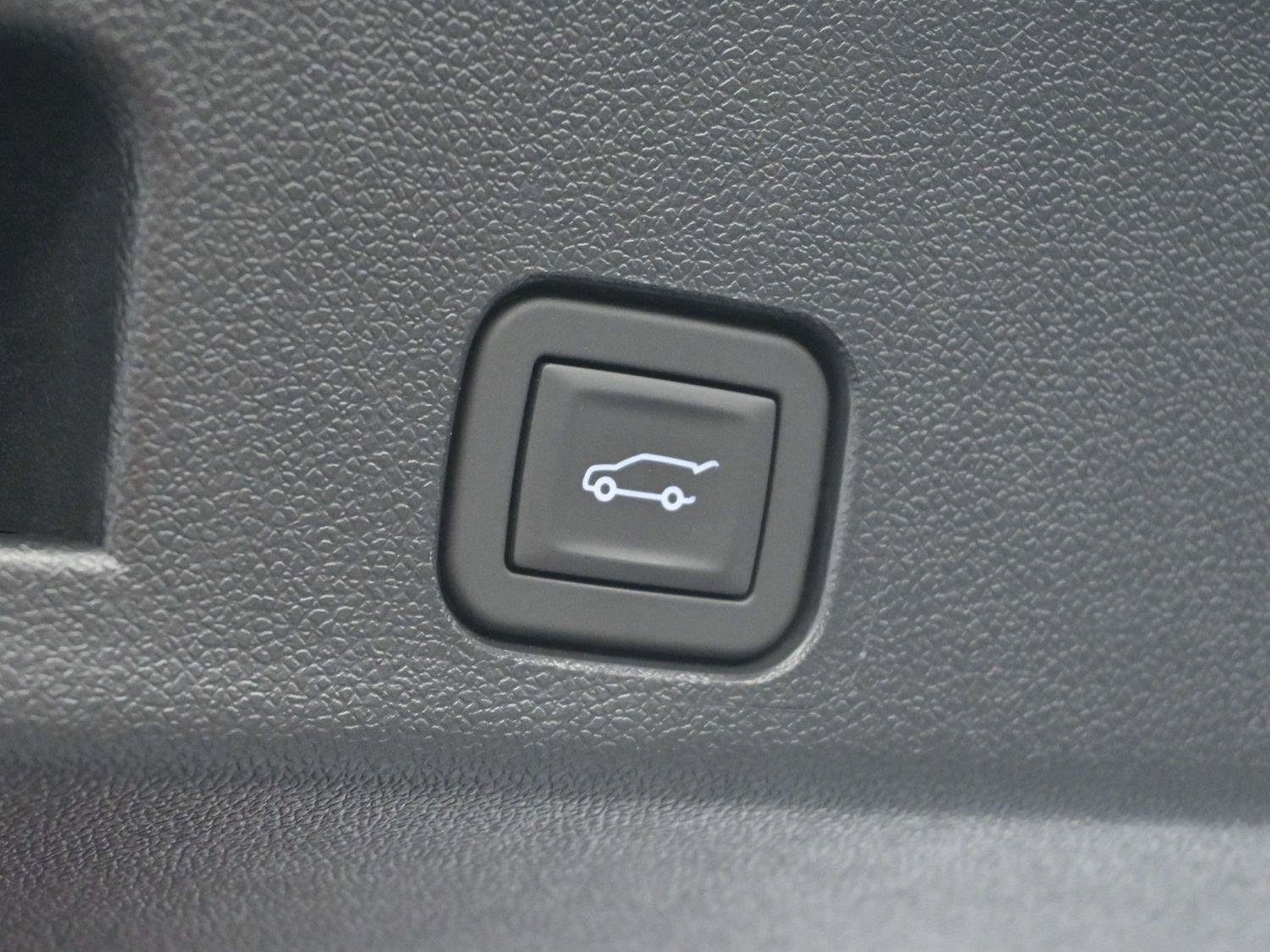 Used 2025 Chevrolet Traverse High Country AWD/4WD image 11