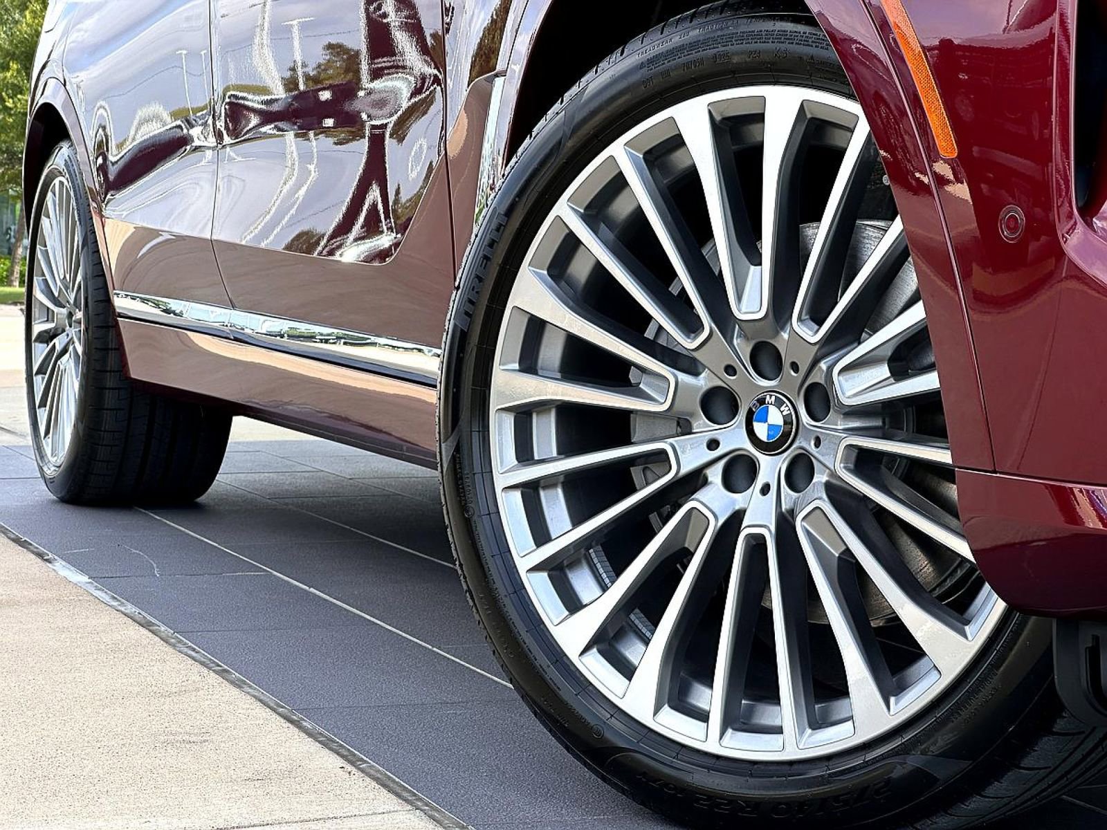 New 2026 BMW X7 xDrive40i image 2