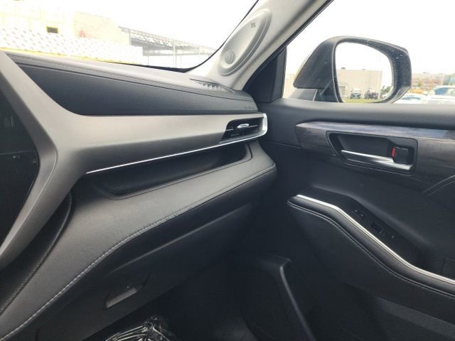 Used 2020 Toyota Highlander Limited image 25
