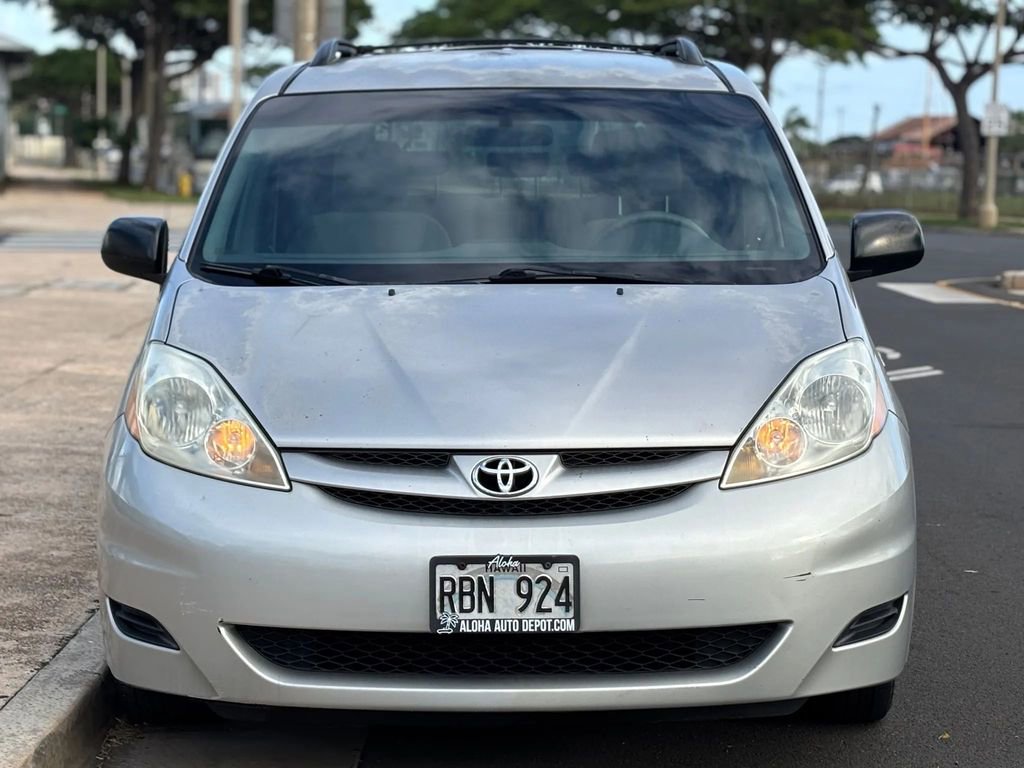 Used 2010 Toyota Sienna LE image 7