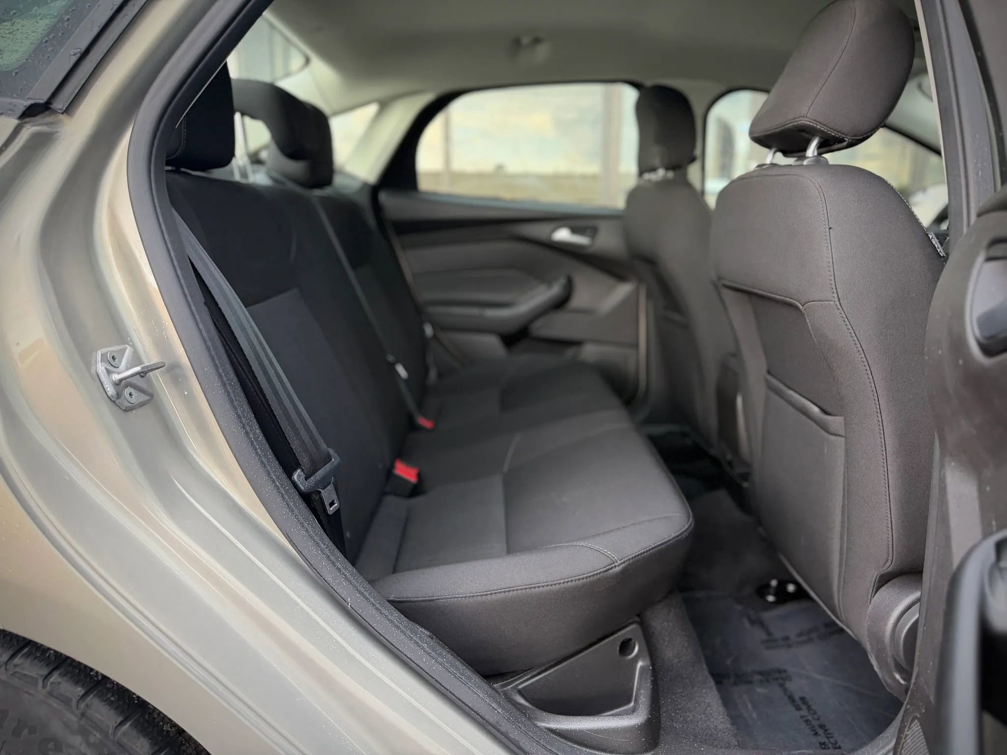 Used 2016 Ford Focus SE w/ SE Power Seat Package FWD image 17