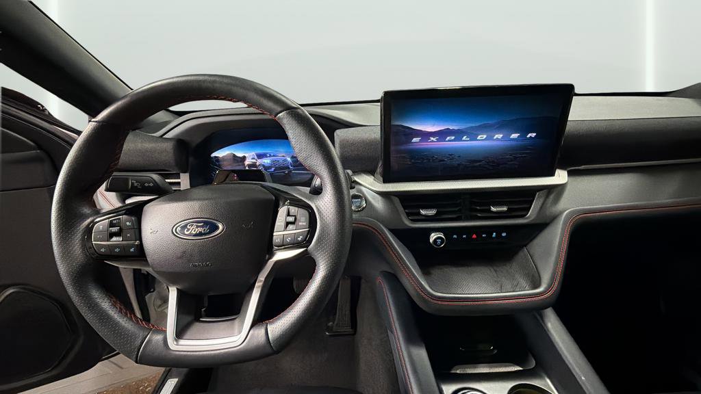 Used 2025 Ford Explorer ST-Line w/ ST-Line Street Pack image 13