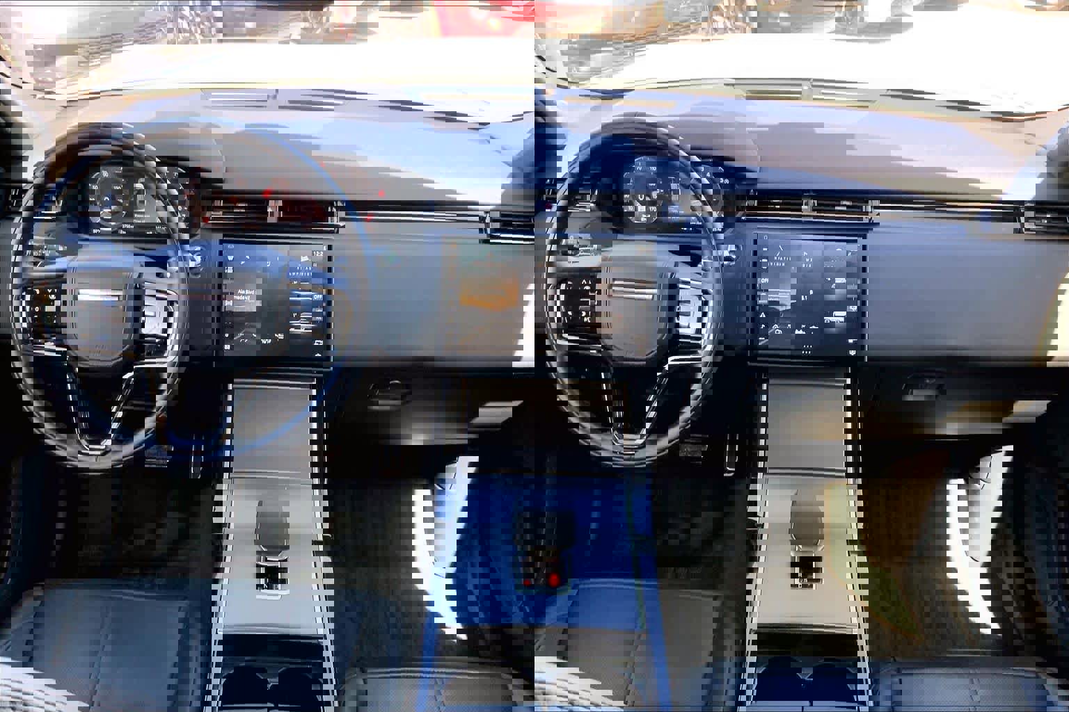 Certified 2025 Land Rover Range Rover Velar Dynamic SE image 13