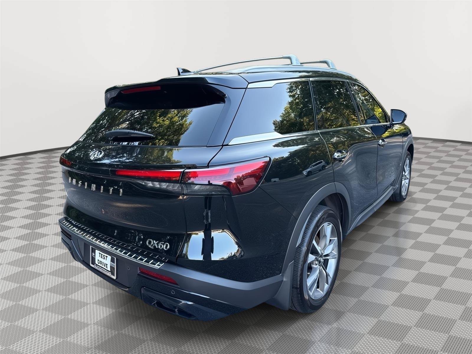 Used 2025 INFINITI QX60 Luxe w/ Cargo Package FWD image 6