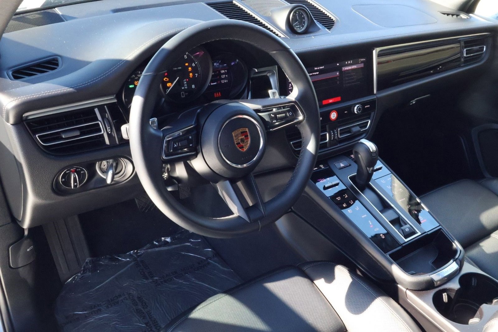 Certified 2025 Porsche Macan image 4