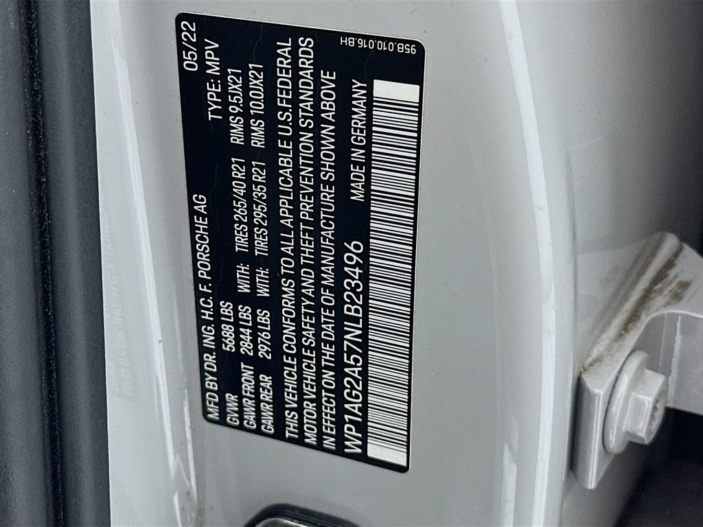 Certified 2022 Porsche Macan S AWD/4WD image 35