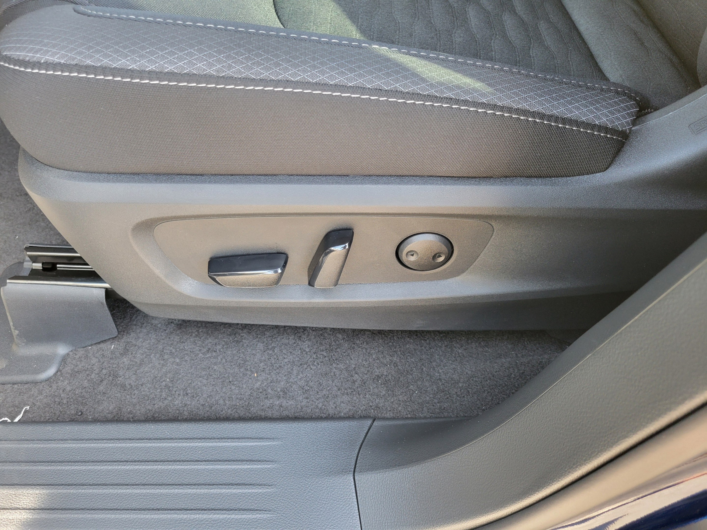 New 2026 Nissan Pathfinder SV w/ Cargo Package FWD image 19