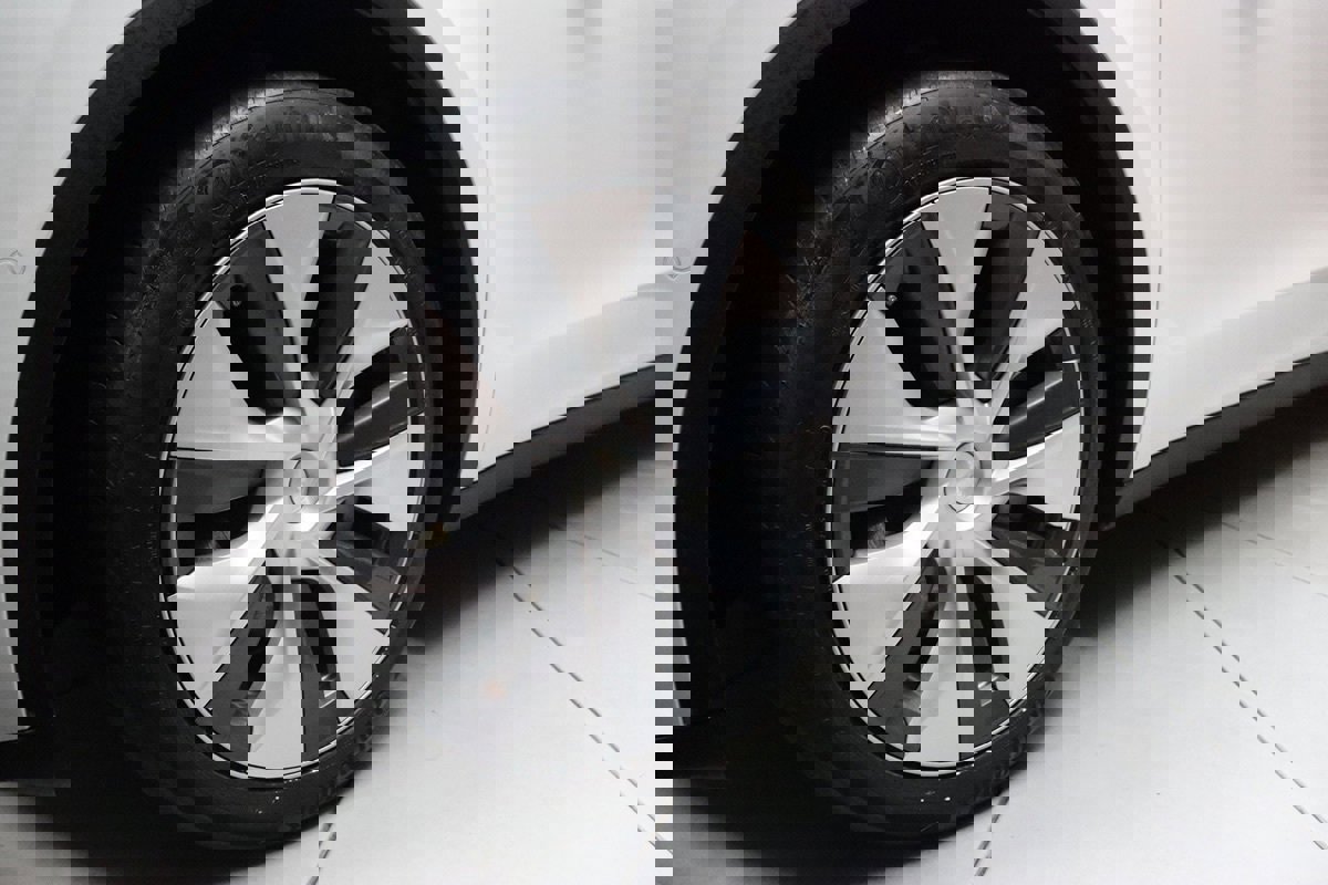 Used 2022 Tesla Model Y Long Range image 6