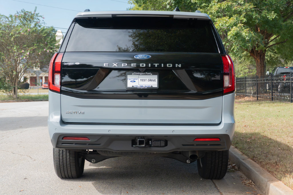 Used 2025 Ford Expedition Active RWD image 8