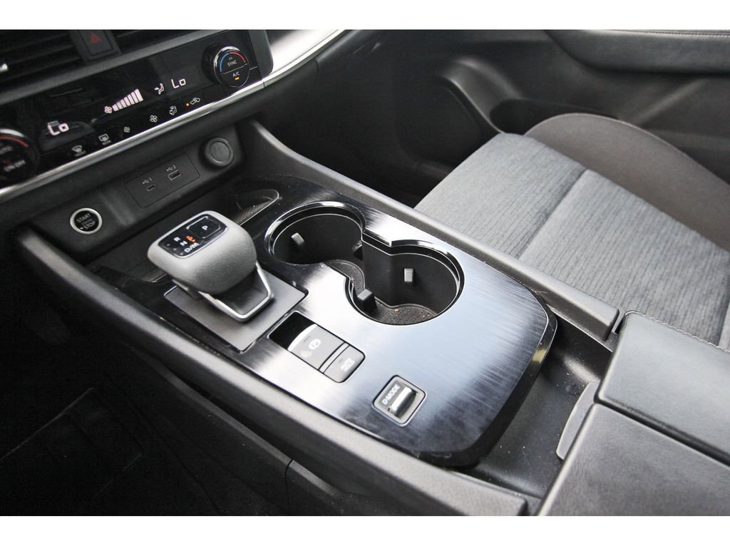 Used 2023 Nissan Rogue SV FWD image 22