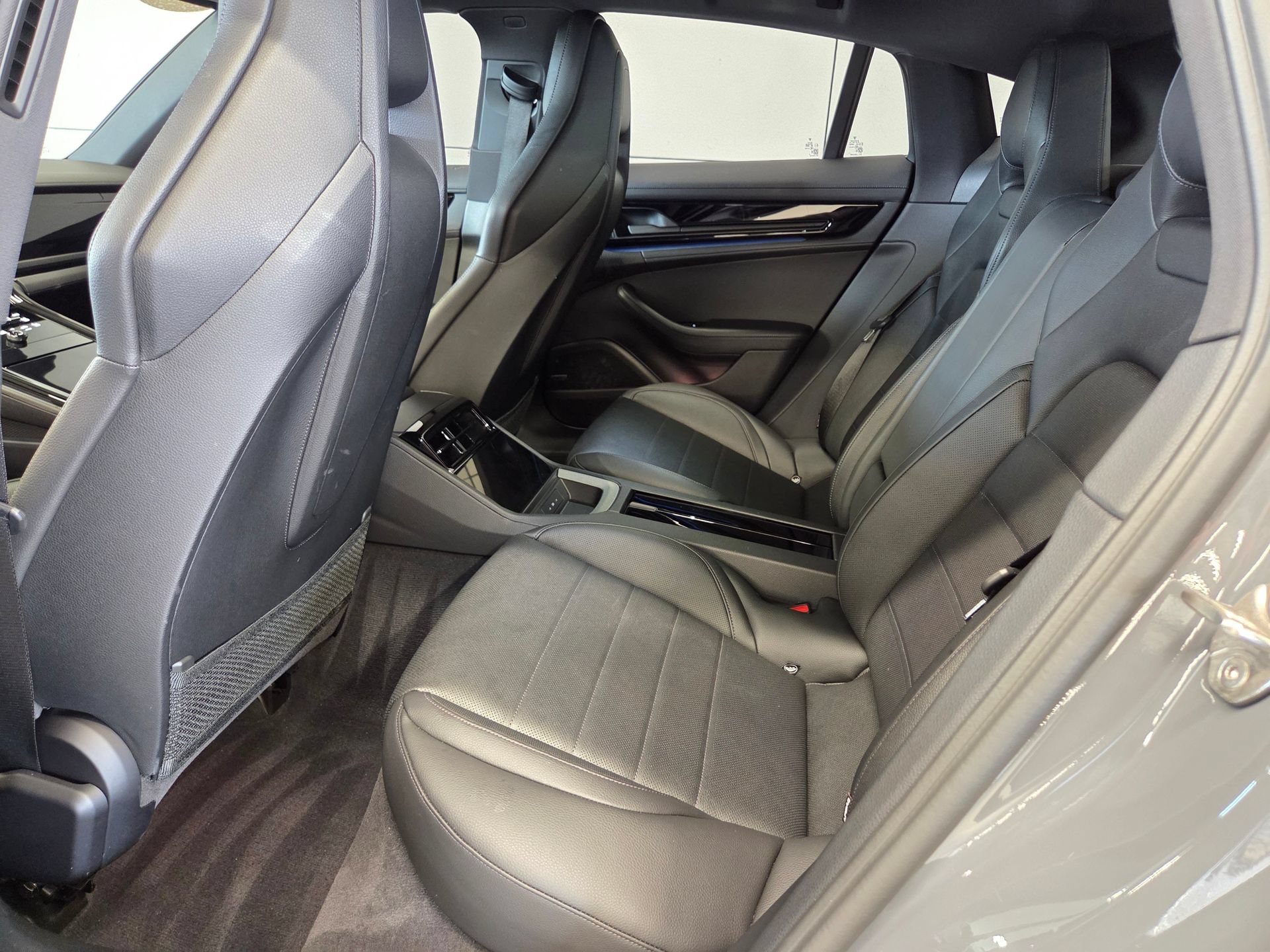 Certified 2025 Porsche Panamera image 11
