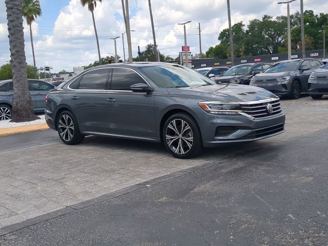 Certified 2022 Volkswagen Passat 2.0T SE FWD image 2