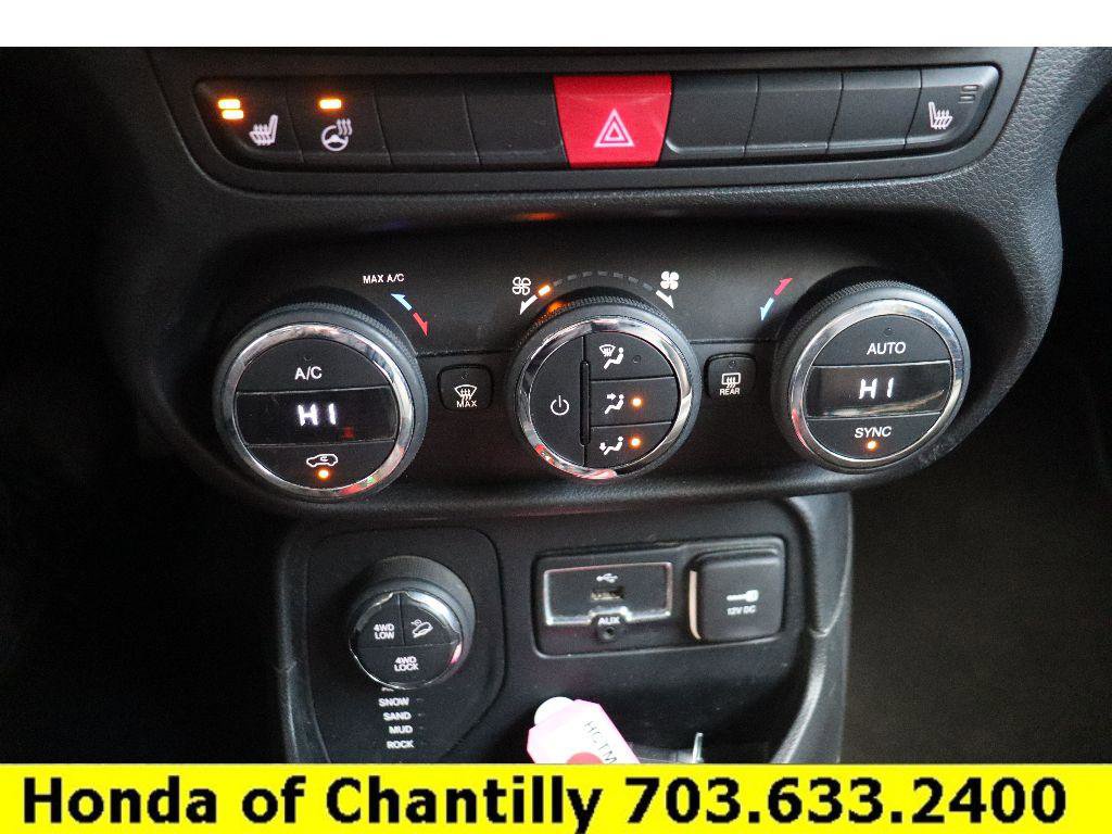 Used 2016 Jeep Renegade Trailhawk w/ Premium Trailhawk Package image 14