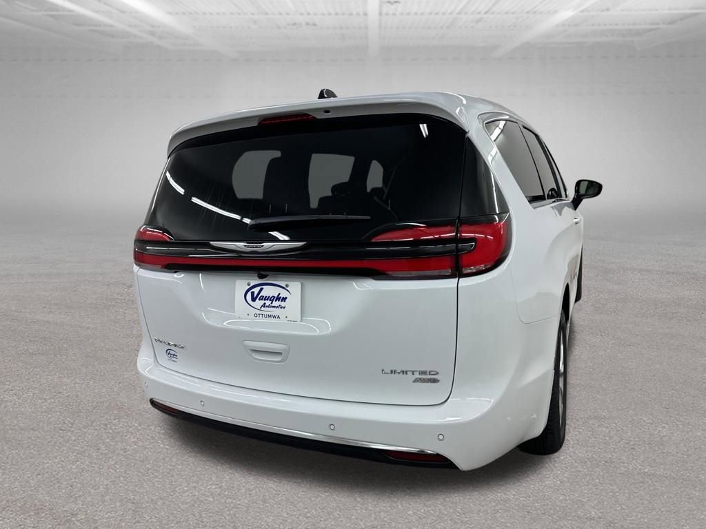 New 2026 Chrysler Pacifica Limited image 10