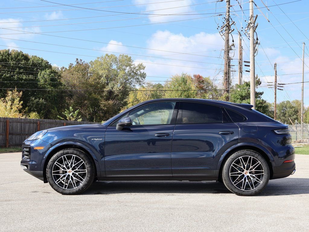 New 2026 Porsche Cayenne E-Hybrid Coupe AWD/4WD image 2