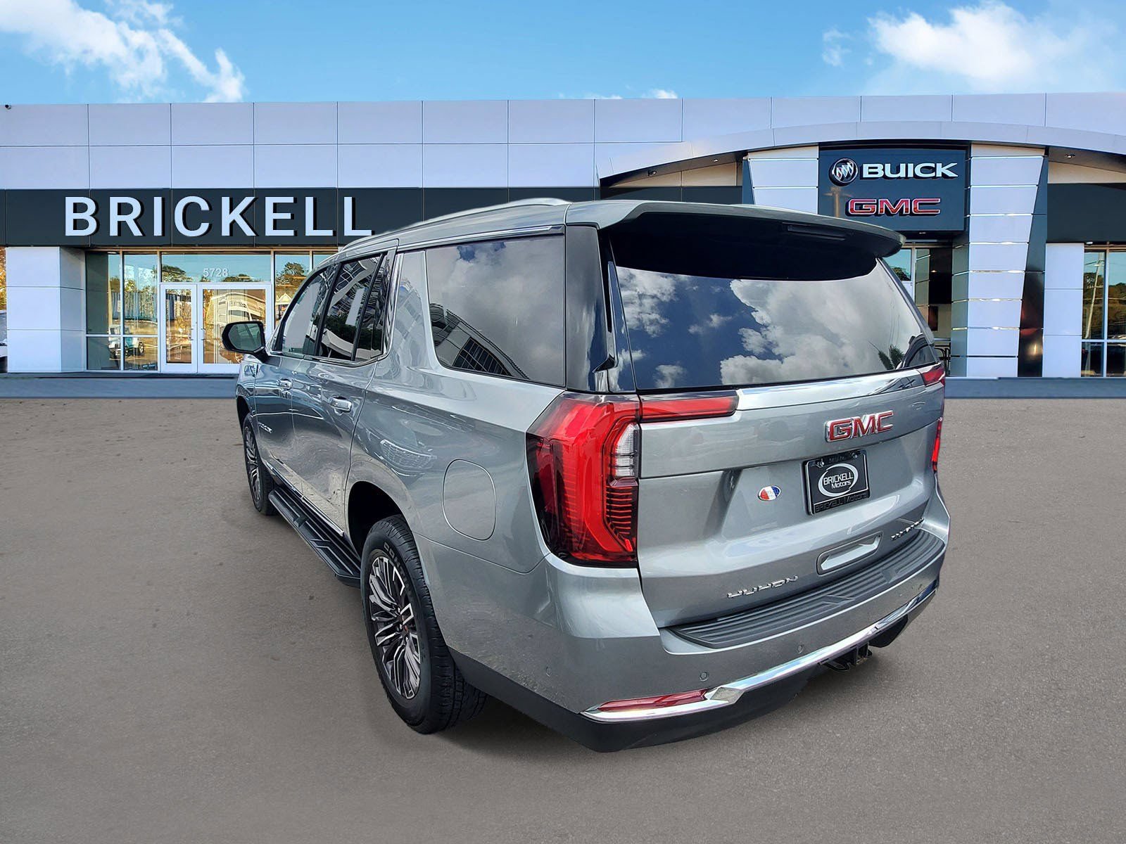 Used 2025 GMC Yukon Elevation RWD image 4