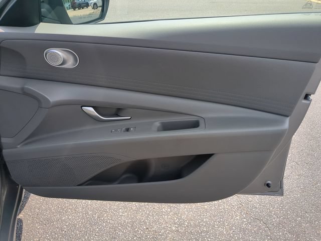 Used 2024 Hyundai Elantra SEL FWD image 32