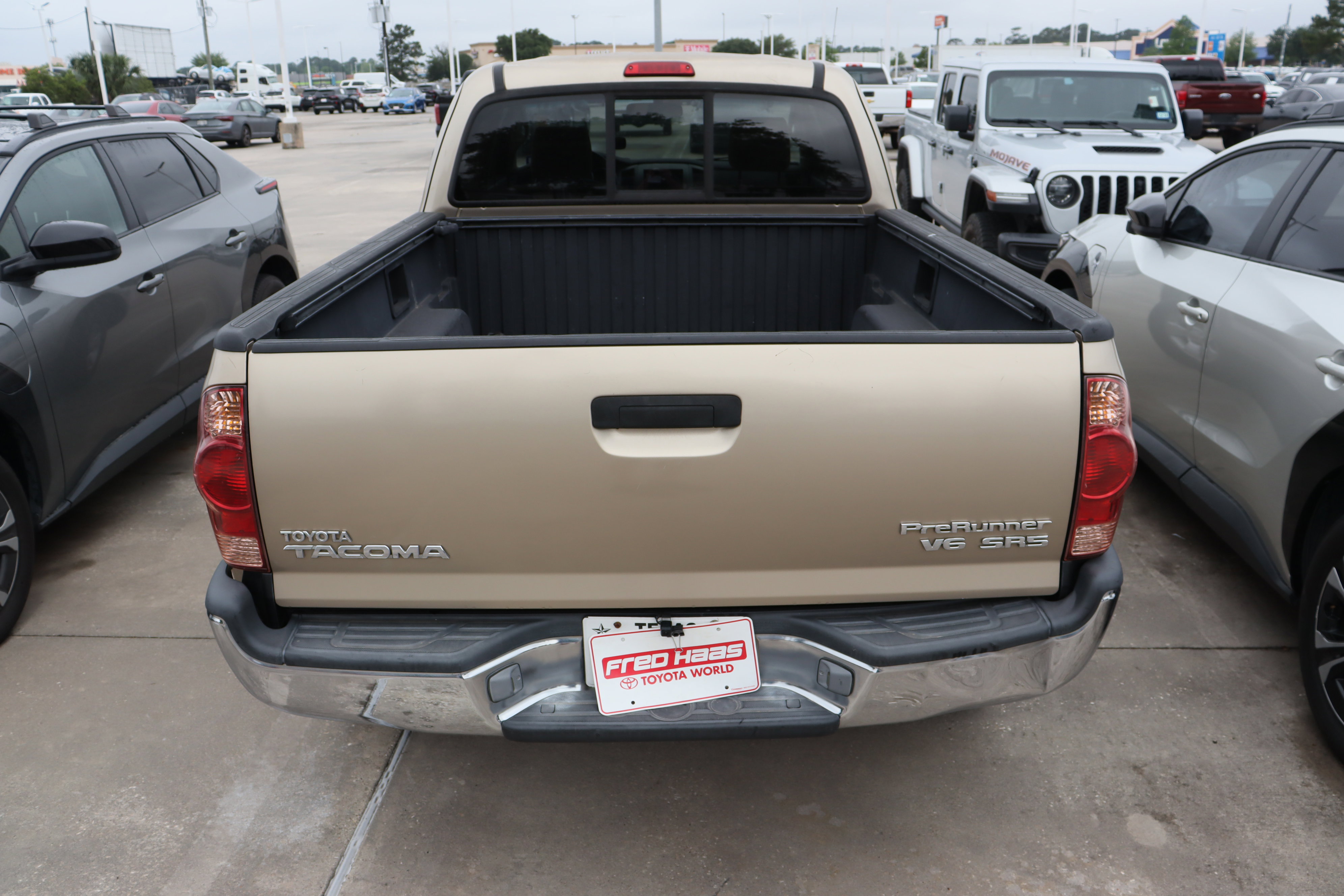 Used 2005 Toyota Tacoma PreRunner RWD image 9