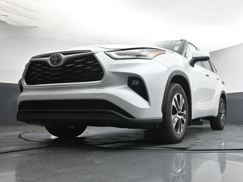 Used 2024 Toyota Highlander XLE AWD/4WD image 20
