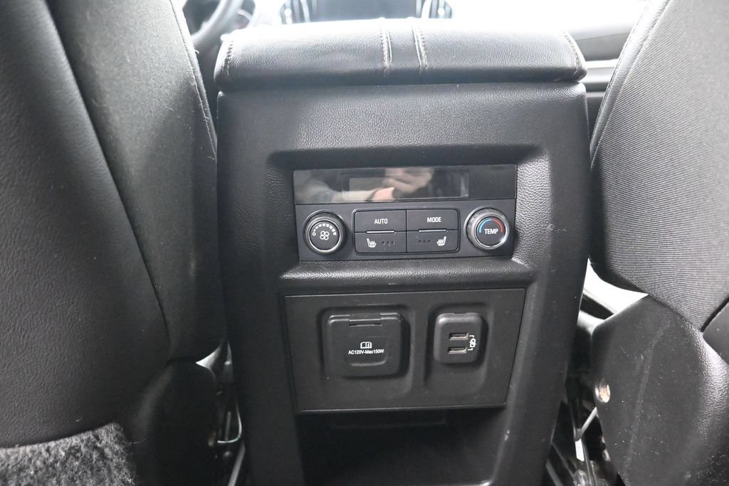 Used 2023 Chevrolet Traverse High Country FWD image 6