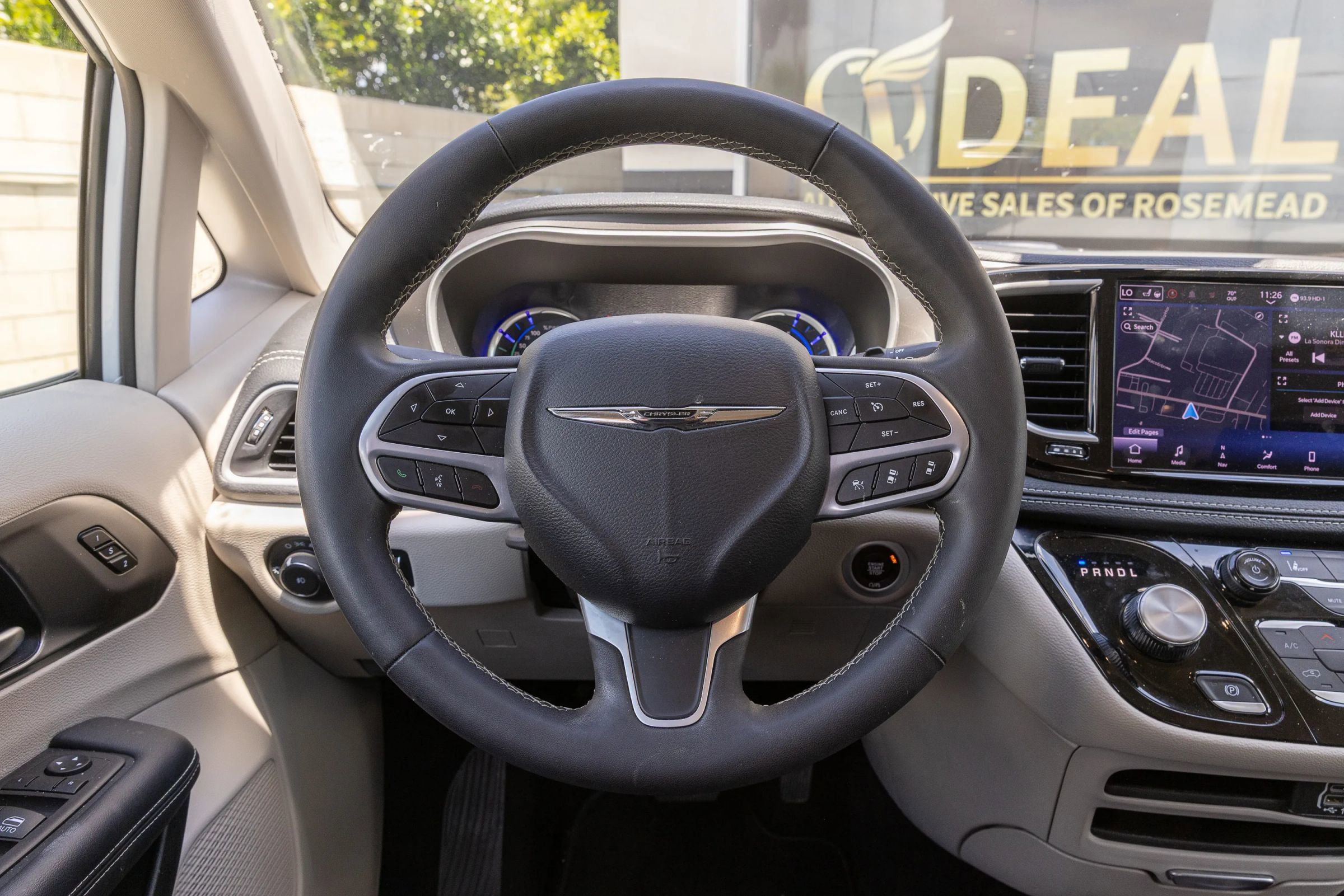 Used 2024 Chrysler Pacifica Limited FWD image 29