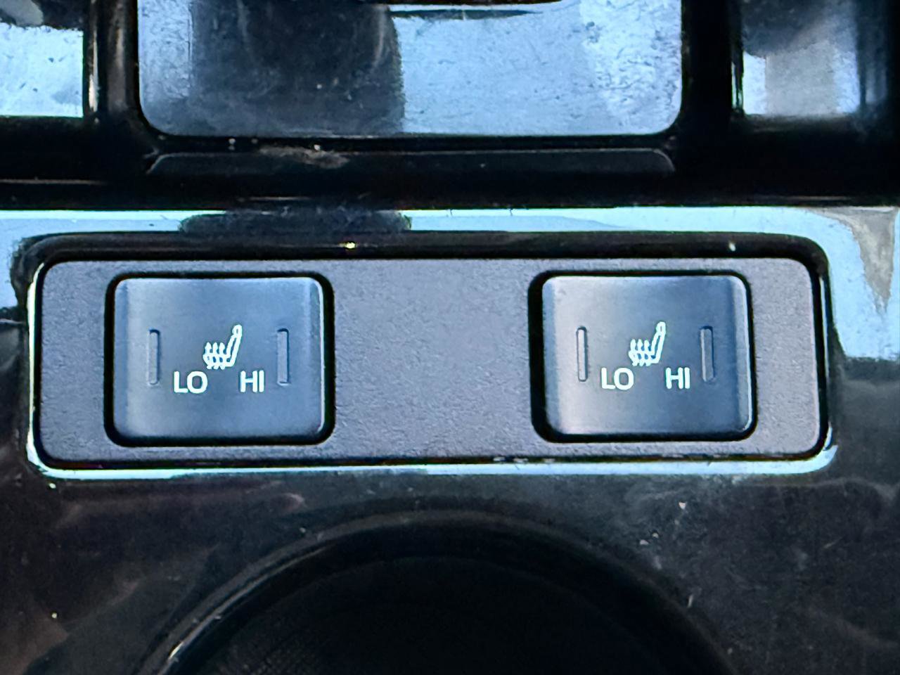 Used 2021 Toyota Prius XLE image 11