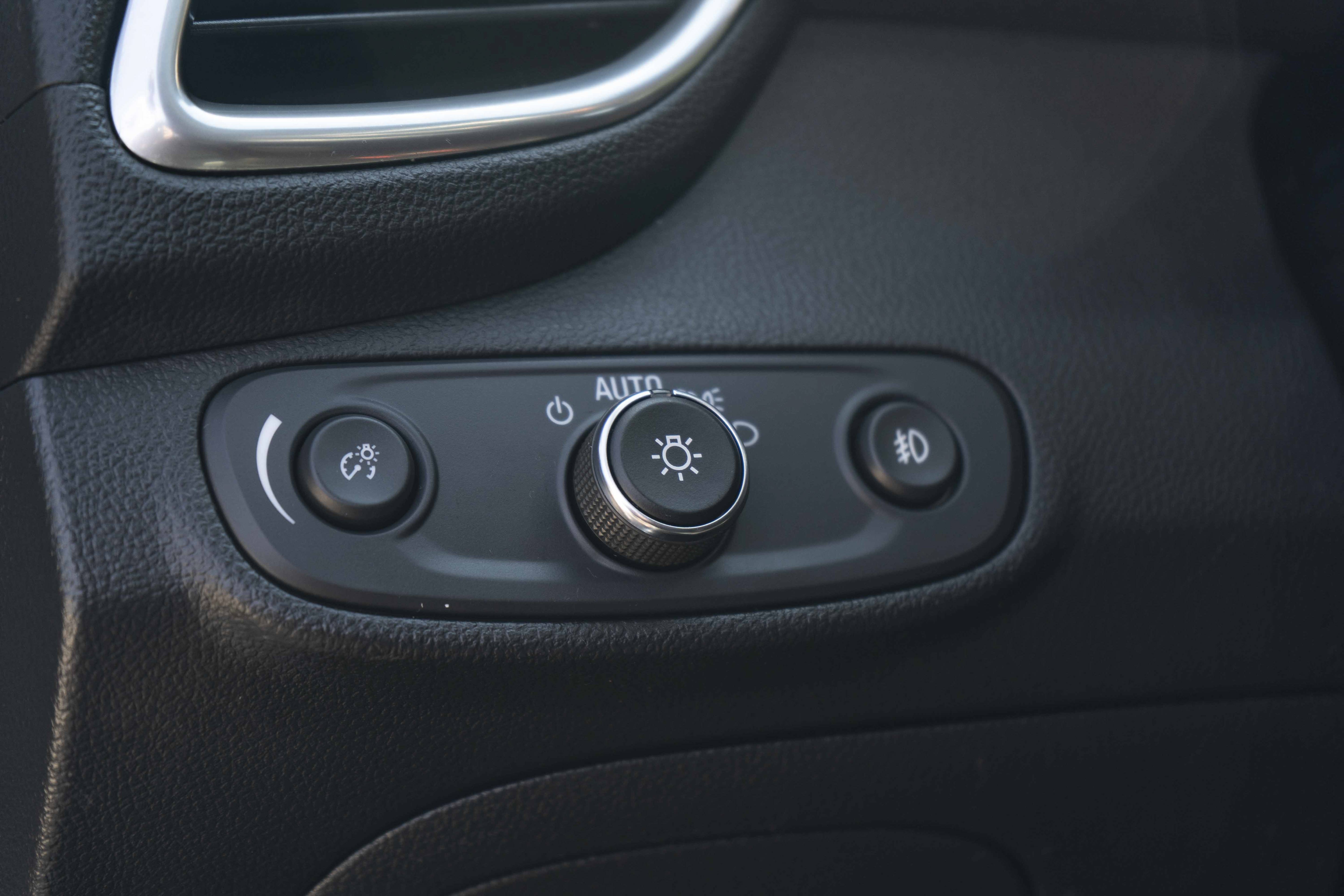 Used 2020 Chevrolet Trax Premier FWD image 36