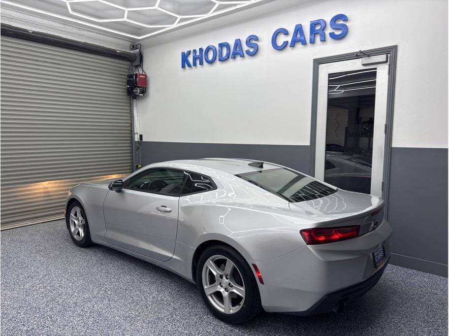 Used 2018 Chevrolet Camaro LT RWD image 3