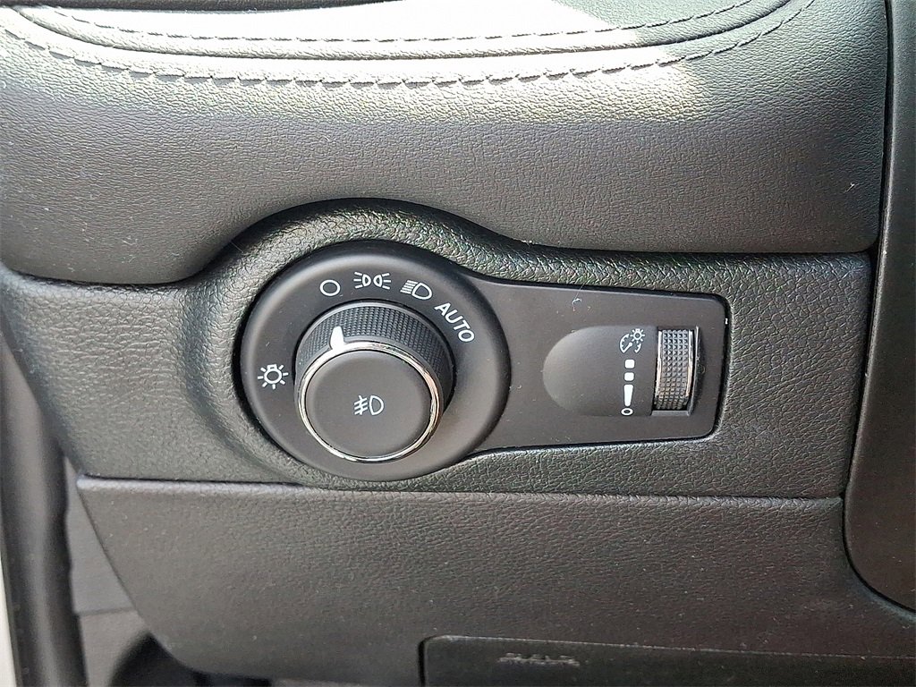 Used 2022 Dodge Durango GT image 25