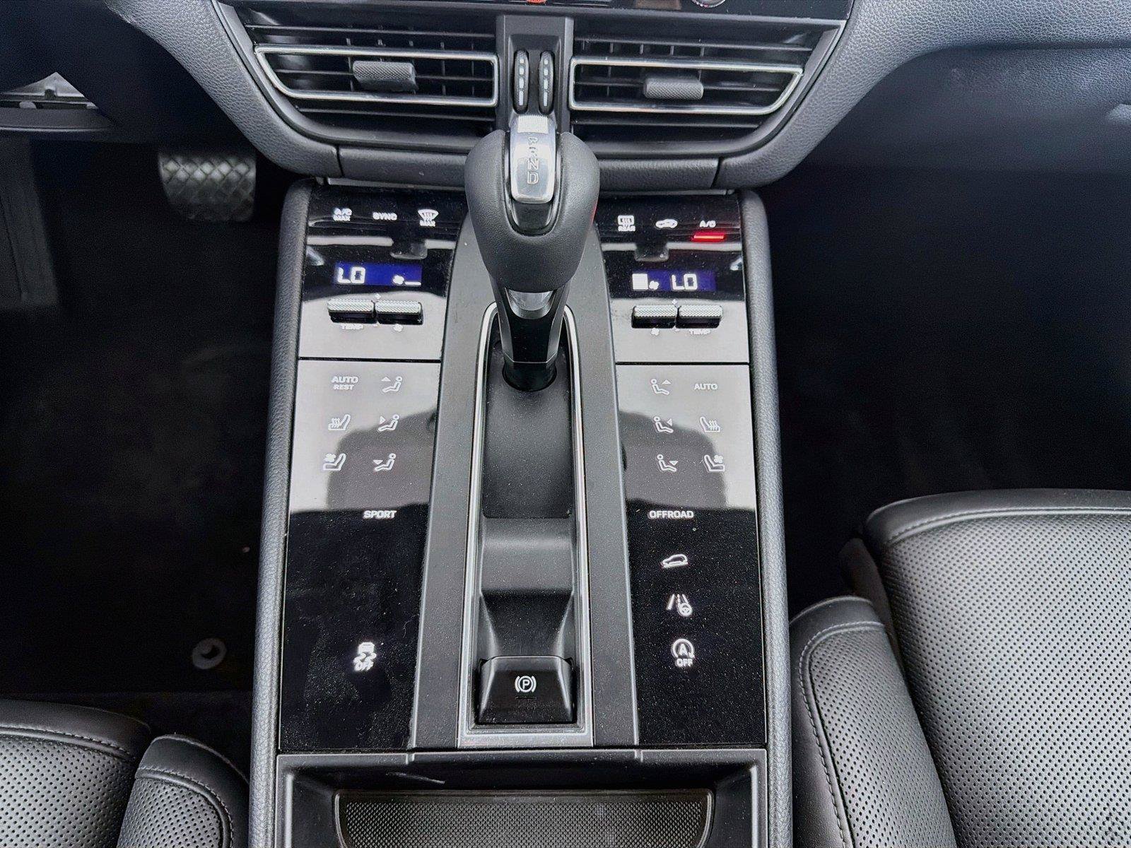 Used 2022 Porsche Macan AWD/4WD image 19