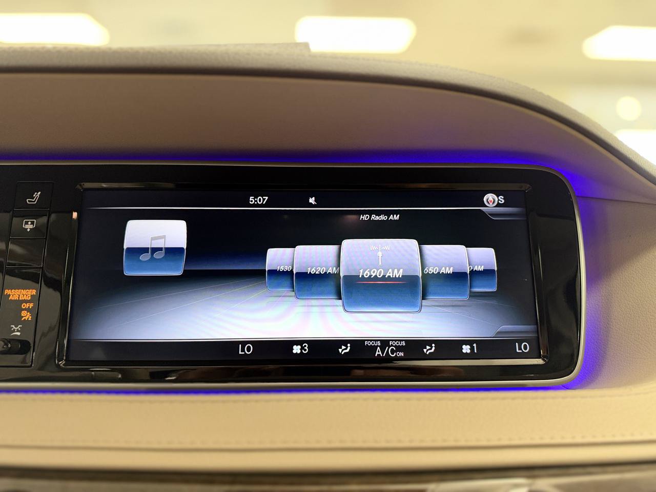 Used 2017 Mercedes-Benz S 550 Sedan image 16