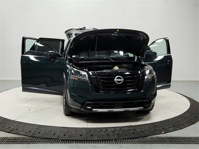 Used 2024 Nissan Pathfinder Platinum w/ Lighting Package (N93) image 10