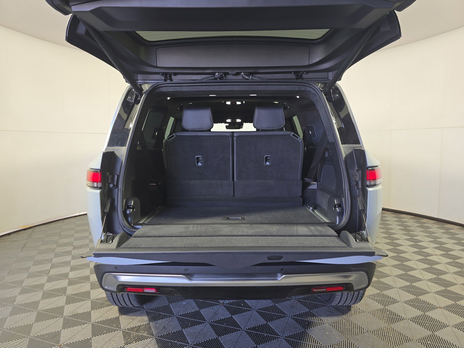Used 2022 Rivian R1S Launch Edition image 15