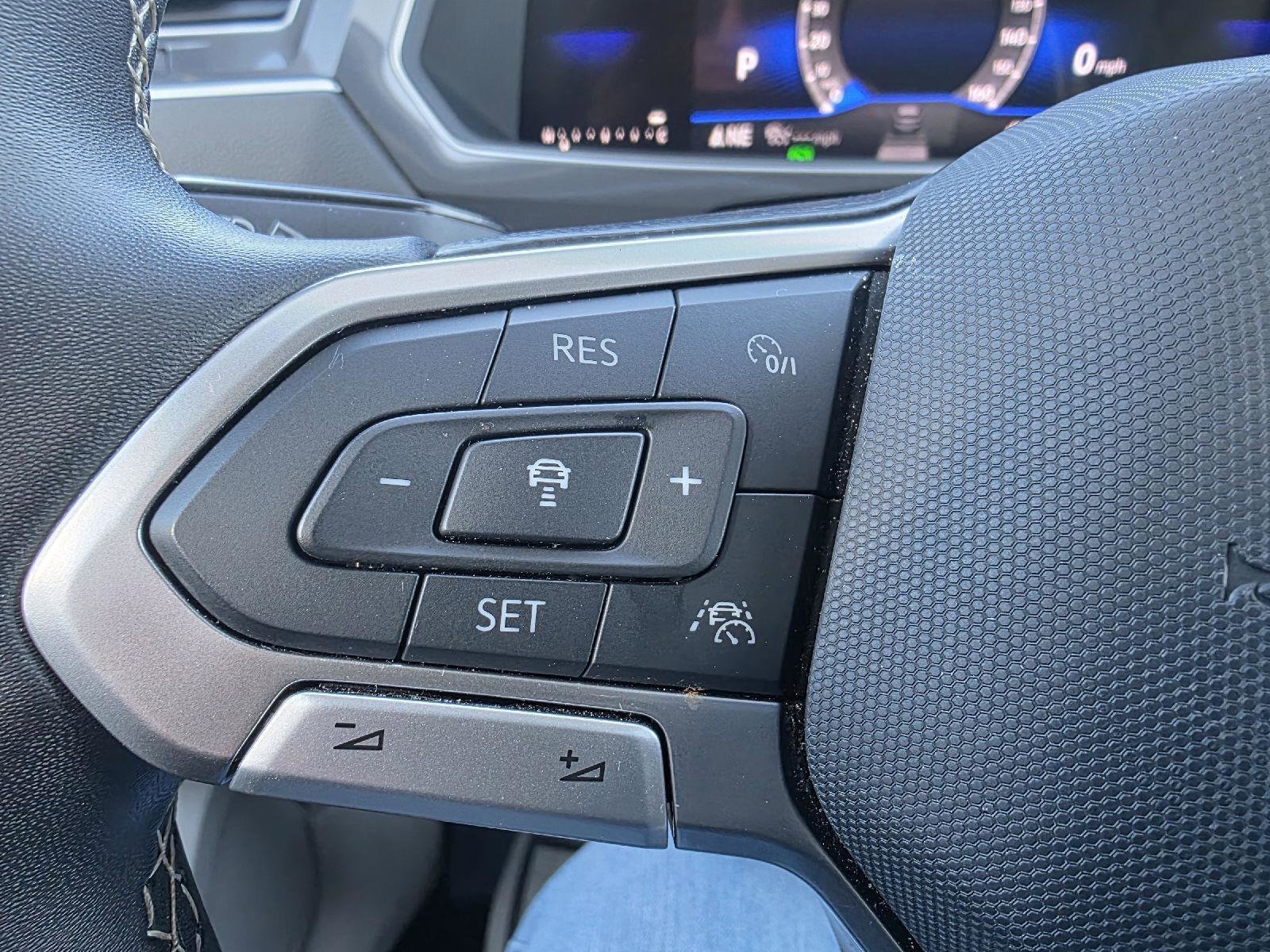 Used 2024 Volkswagen Tiguan SE image 10