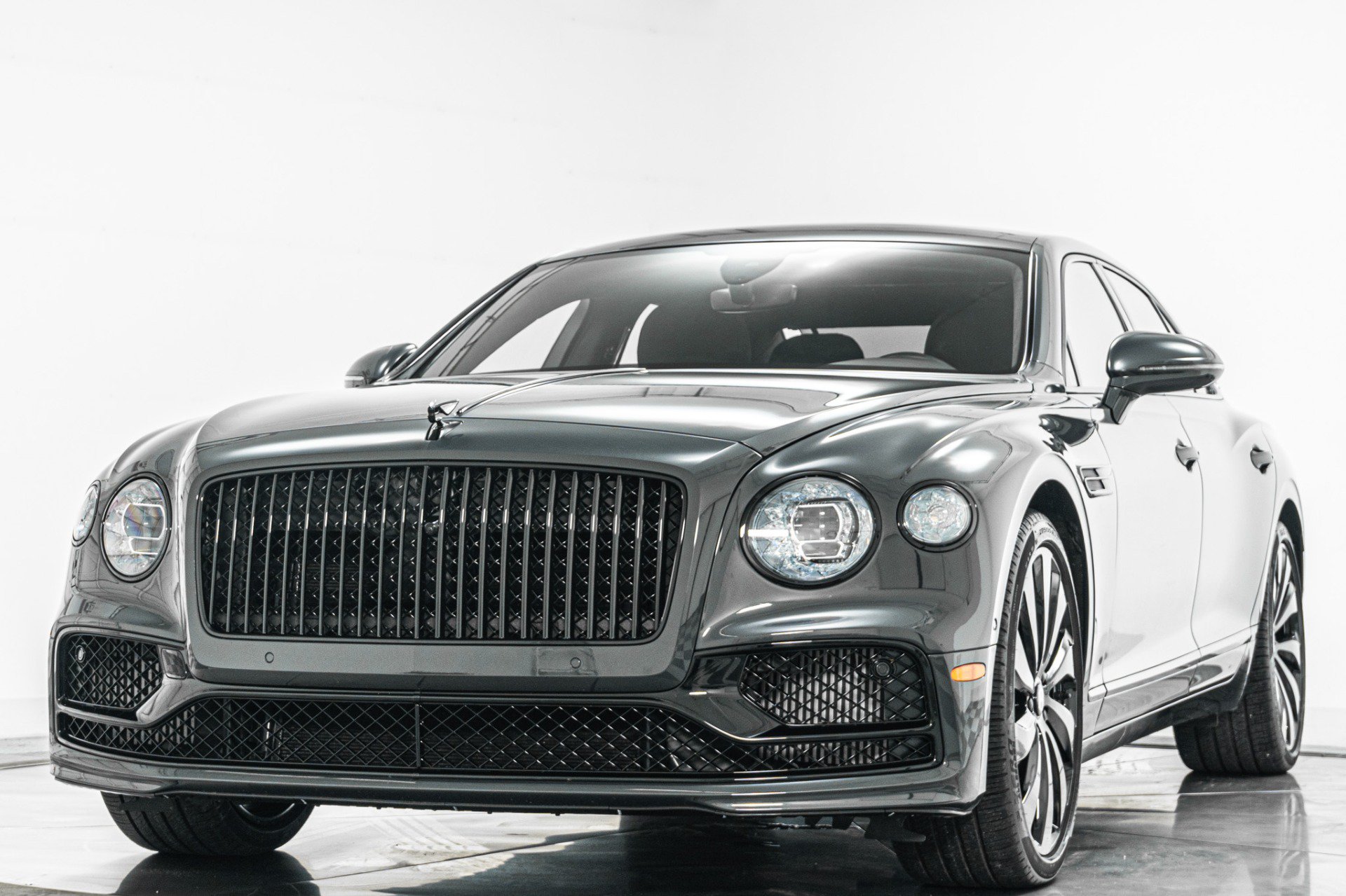 Used 2024 Bentley Flying Spur V8 AWD/4WD image 5