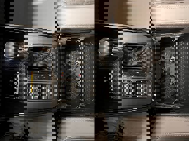 Used 2025 Honda CR-V EX-L image 32