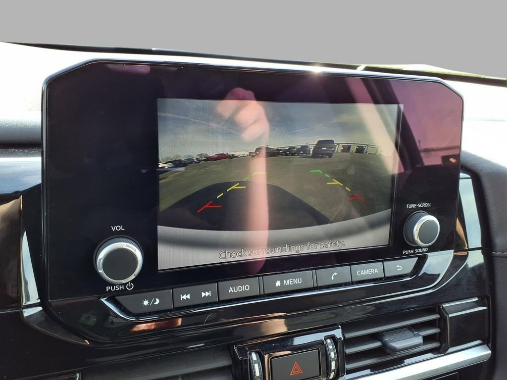 Used 2025 Nissan Pathfinder SV image 6