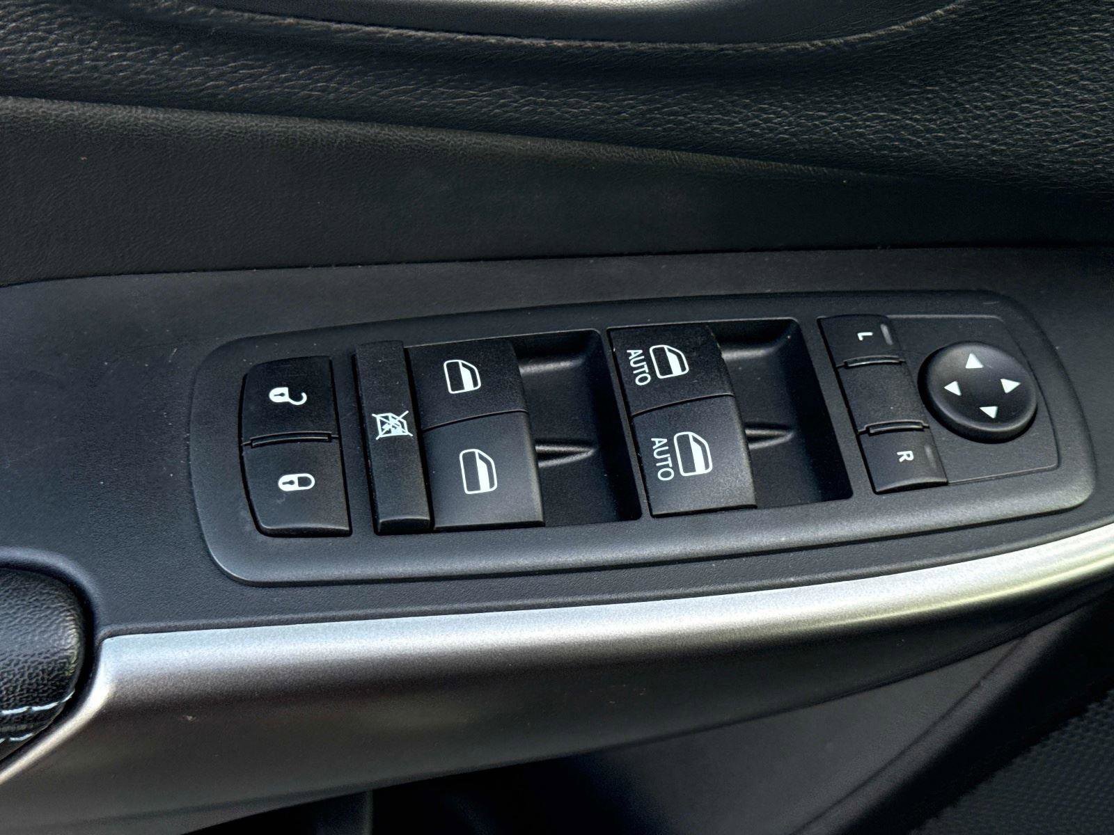 Used 2020 Jeep Cherokee Latitude w/ Cold Weather Group image 18