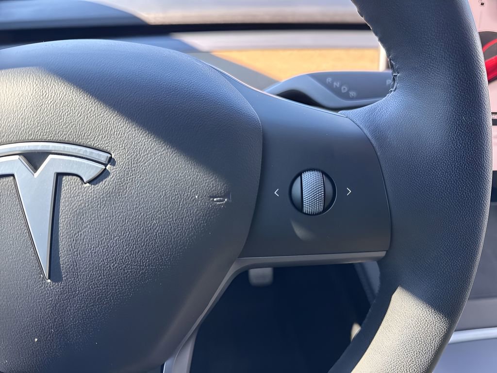 Used 2022 Tesla Model Y Performance image 16