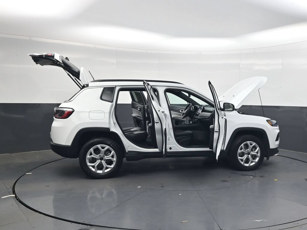 Used 2025 Jeep Compass Latitude AWD/4WD image 41