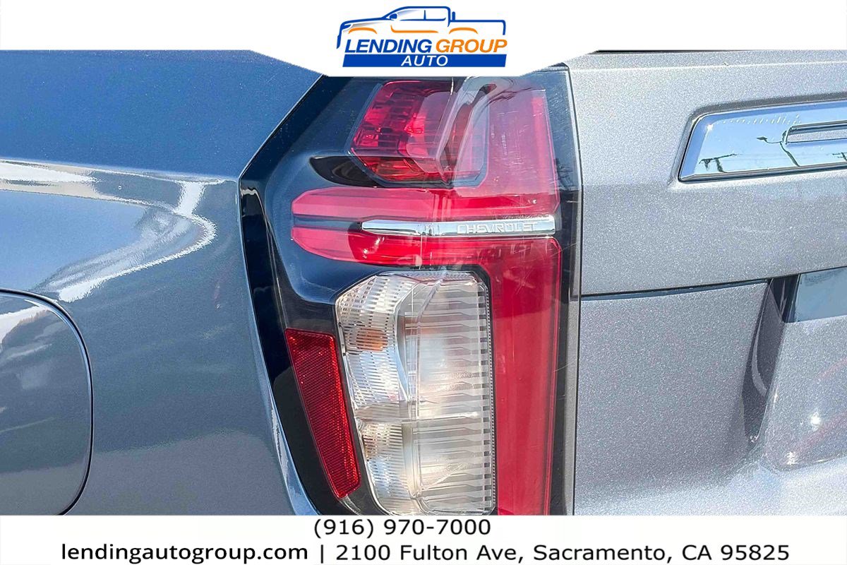 Used 2022 Chevrolet Suburban LT RWD image 8