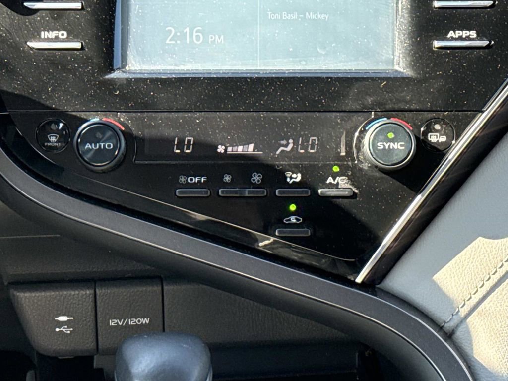 Used 2018 Toyota Camry XLE FWD image 15