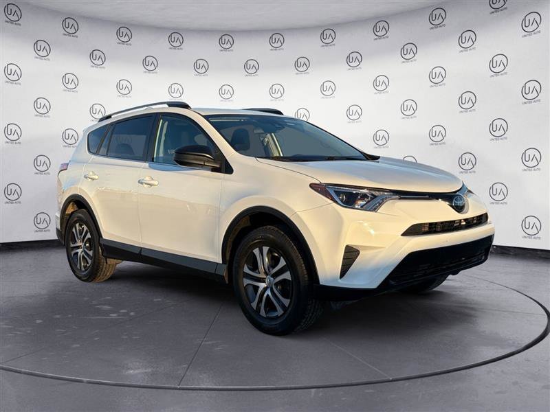 Used 2018 Toyota RAV4 LE w/ Carpet Mat Package image 7