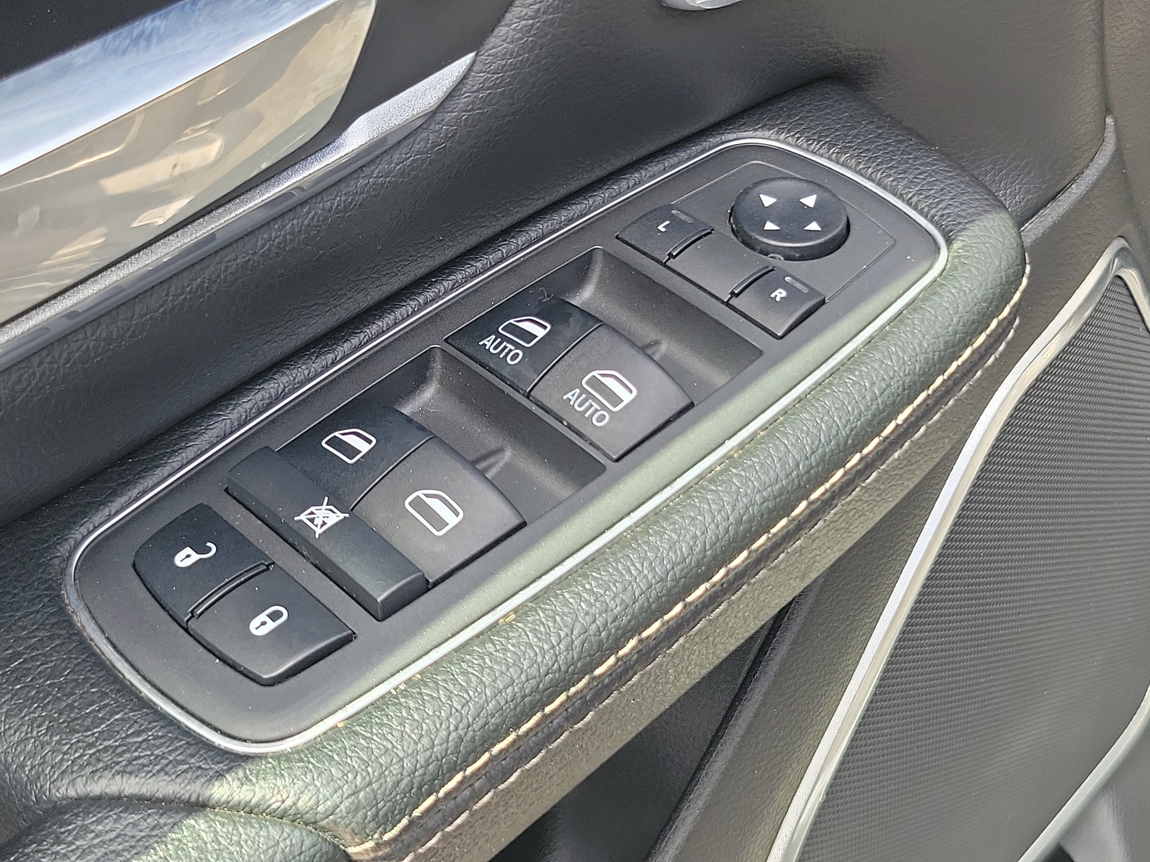 Used 2019 RAM 1500 Laramie AWD/4WD image 28