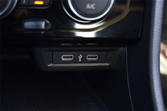 Certified 2024 Volkswagen Jetta SE w/ Panoramic Sunroof Package image 16