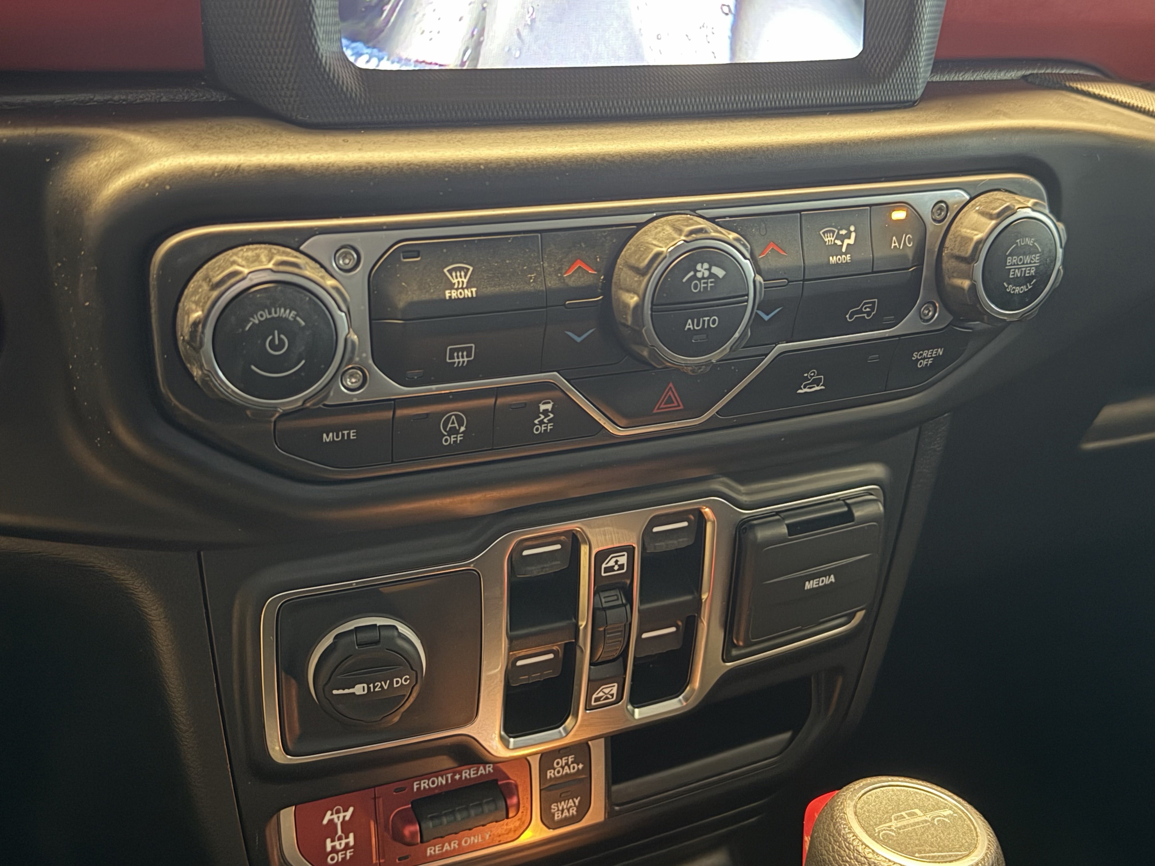 Used 2022 Jeep Gladiator Rubicon AWD/4WD image 13